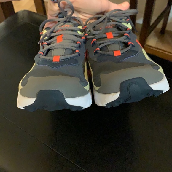 Nike Air Max React 270 7Youth/Womens 8.5 - Picture 9 of 15